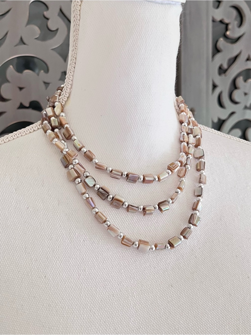 Abalone and silver tone multi-strand choker necklace - Picture 2 of 9